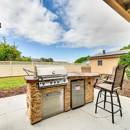 Sunny San Diego Home With Private Yard And Grill!